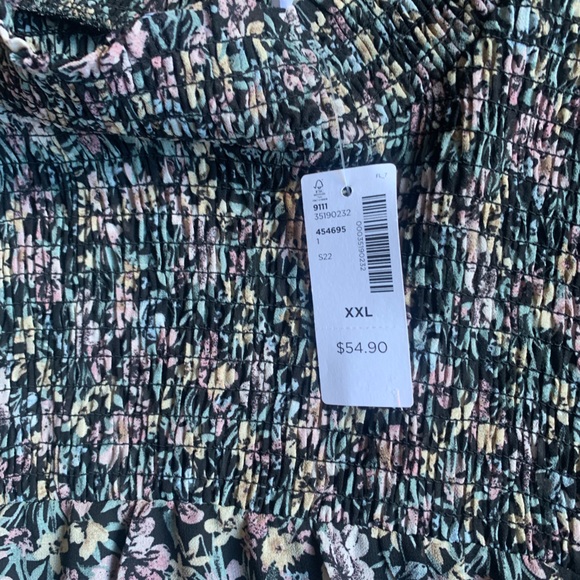 Floral Rouched Blouse. NWT. - Picture 3 of 8